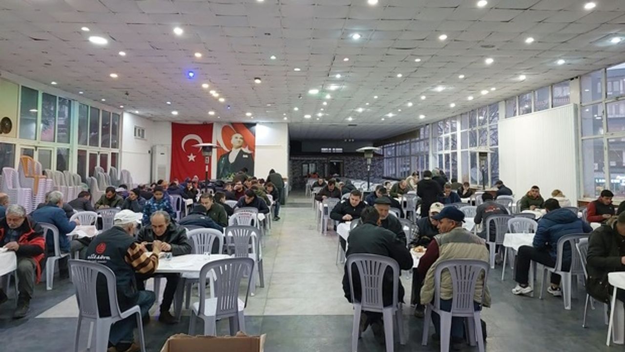 Ayvacık'ta geleneksel iftar buluşmaları devam ediyor
