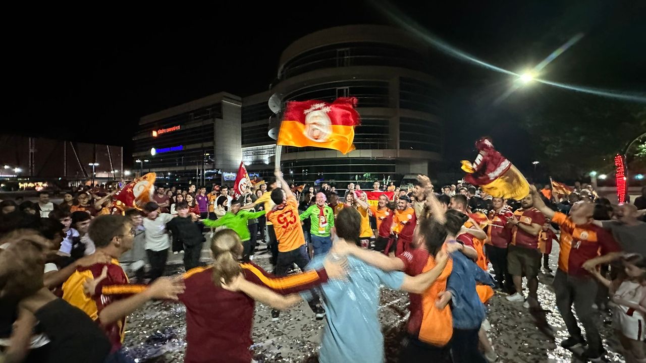 Biga Galatasaraylılar'dan şampiyonluk coşkusu