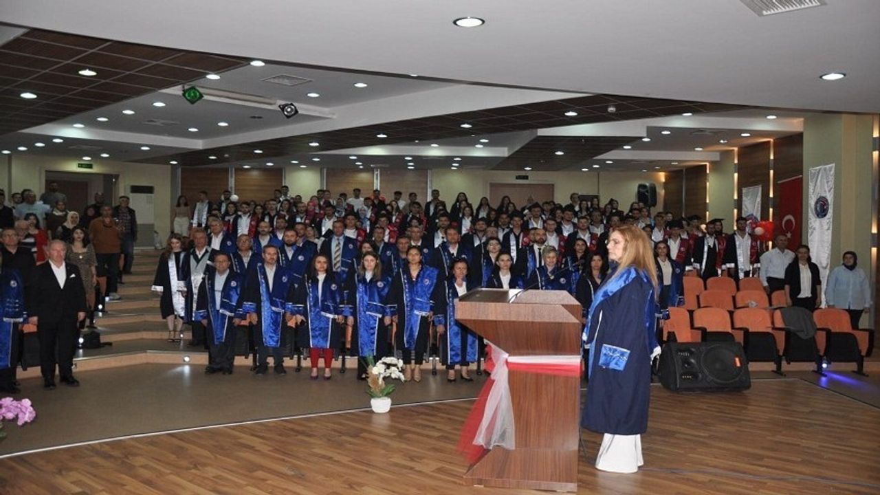 Biga MYO'da mezuniyet heyecanı yaşandı