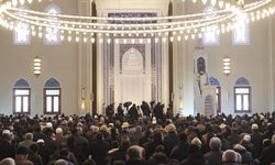 Altı minareli camii ibadete açıldı