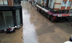 Sağanak yağış Biga'da etkili oldu