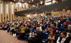 Biga’da kadınlar AKM’ye akın etti: 'El işini al gel' etkinliğine yoğun ilgi