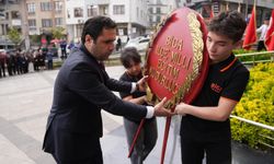 Biga’da 23 Nisan için çelenk sunma töreni düzenlendi