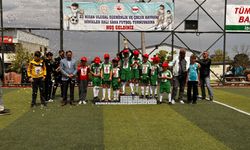 23 Nisan Futbol Turnuvası'nda şampiyon Diyarbakırlı Ekrem Ergün İlkokulu