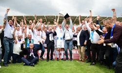 Bigaspor şampiyonluk kupasını kaldırdı