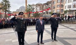 Biga'da Cumhuriyet Bayramı kutlamaları çelenk töreniyle başladı