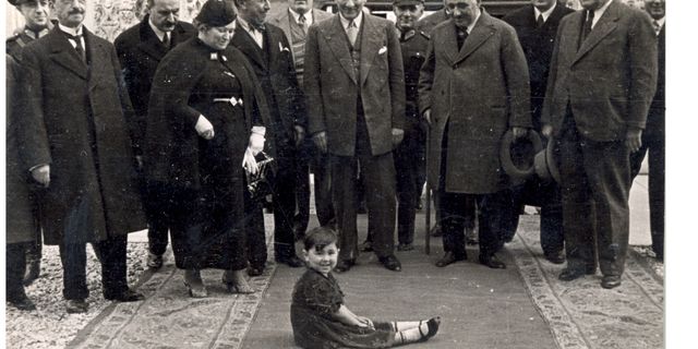 Atatürk ve çocuklar