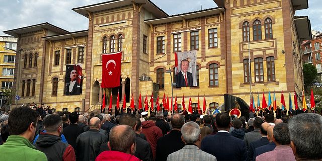 Gazi Mustafa Kemal Atatürk'e Biga'da Saygı ve Minnet Duruşu