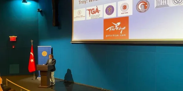 Prof. Dr. Rüstem Aslan Troya’yı New York’ta Anlattı