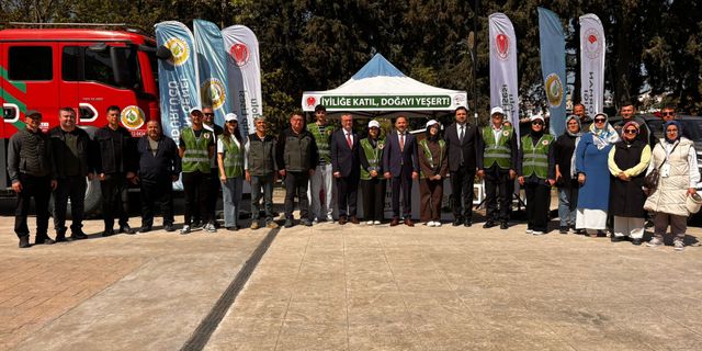 Biga’da çocuklar harçlıklarını şehitler için fidan bağışına dönüştürdü