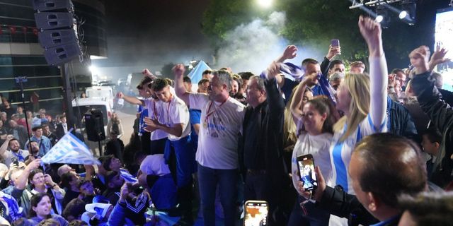 Bigaspor’un şampiyonluk coşkusu Biga Belediye Meydanı’nda kutlandı