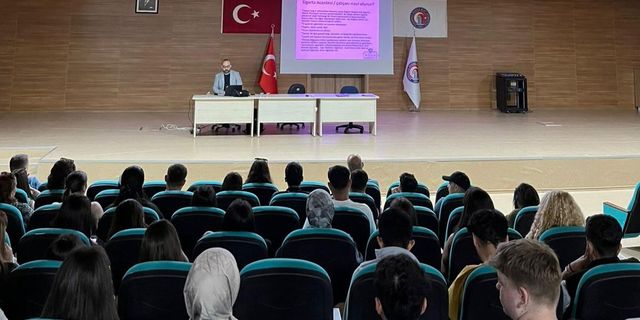 Türkiye'de sigorta sektörü ve uygulamaları konulu konferans gerçekleşti