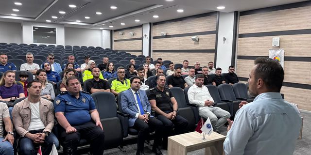 Biga’da polislere "ergenlerle iletişim" eğitimi