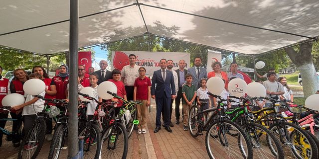 Kızılay'dan Biga'ya bronz madalya ve plaket