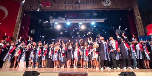 Üniversitenin mezuniyet coşkusu