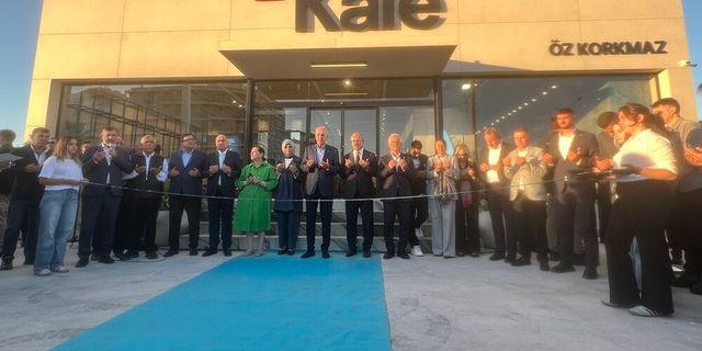 Çanakkale'de Öz Korkmaz İnşaat Kaleseramik Showroom'u Açıldı