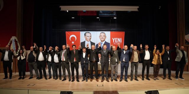 Yeni Parti Biga'da ilk kongre heyecanı: İlçe Başkanı Özden Barış Çetin oldu