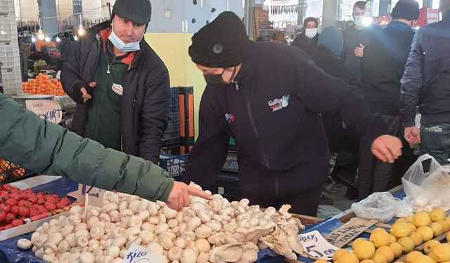 Müşteri de pazarcı da fiyatlardan şikayetçi