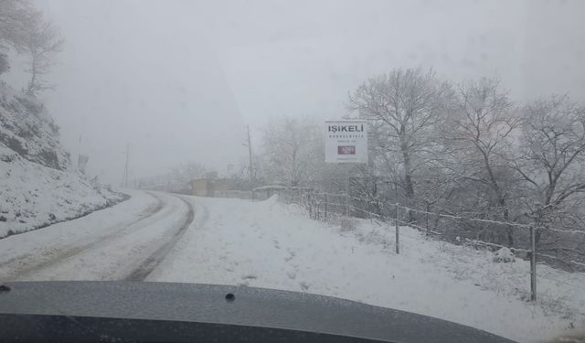 Bir yanda sel, diğer yanda kar...