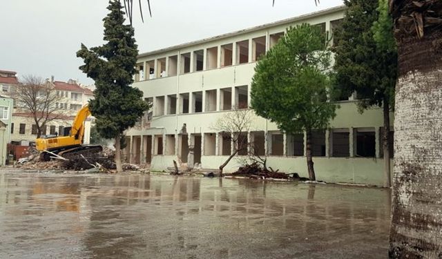 Eğitim Sen Biga temsilcisi, yıkılan okulları sordu...