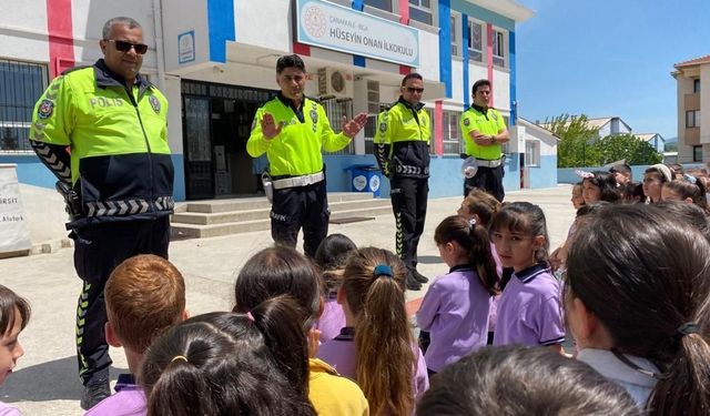 Polisler trafik güvenliğinin önemini anlattılar