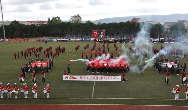 Cumhuriyet coşkusu stadyuma sığmadı!