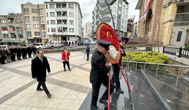 18 Mart anma törenleri, çelenk sunumu ile başladı