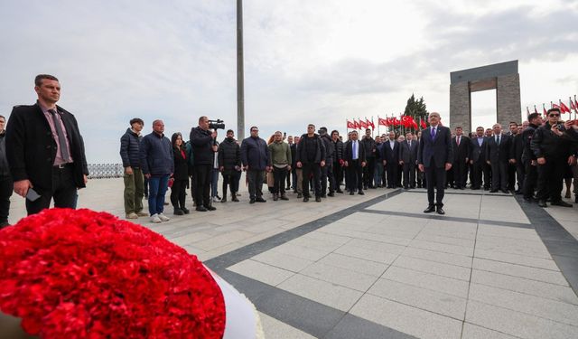 Kılıçdaroğlu, Çanakkale Şehitler Abidesi’ni ziyaret etti