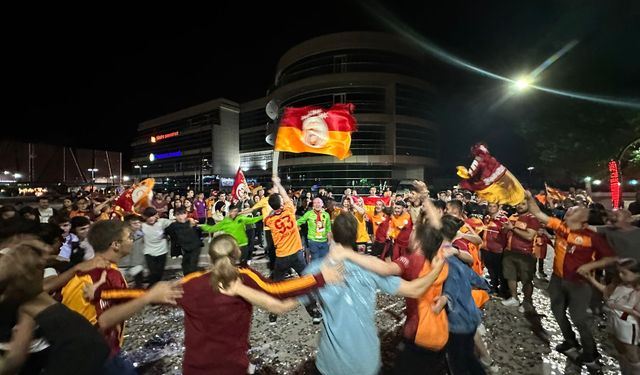 Biga Galatasaraylılar'dan şampiyonluk coşkusu