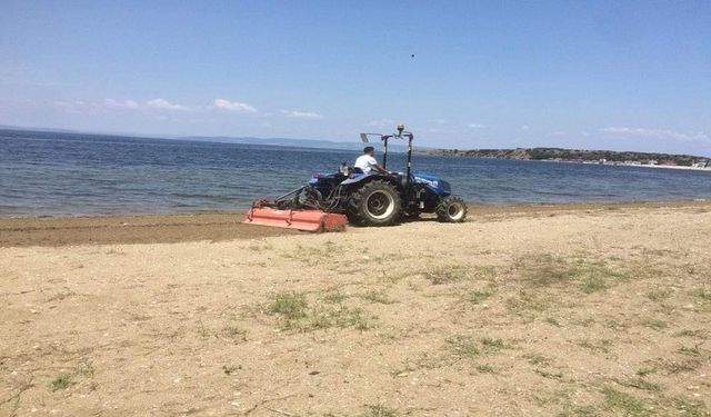 Kemer plajında yaz çalışması