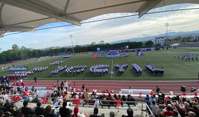 Biga'da 100'üncü yıl coşkusu stadyuma sığmadı