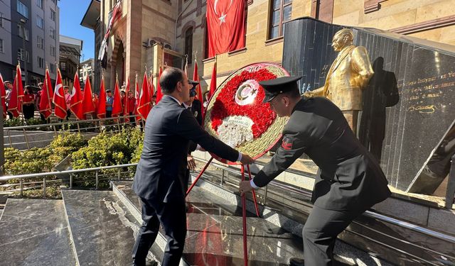 100'üncü yıl törenleri çelenk sunumuyla başladı