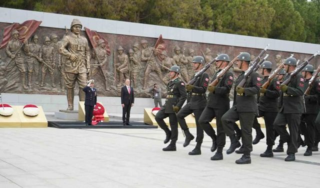 Çanakkale Kara Savaşları’nın 109. Yıldönümü Törenle Anıldı