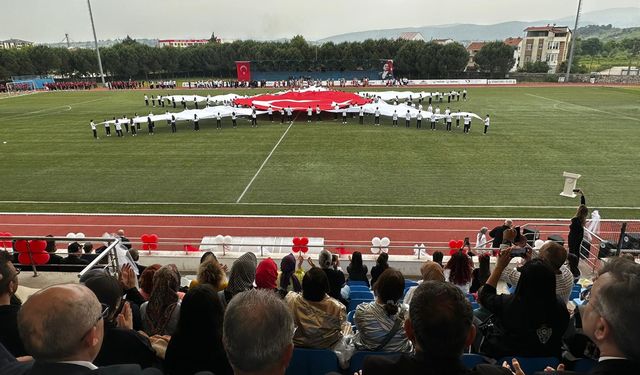 Gençlerden coşkulu kutlama