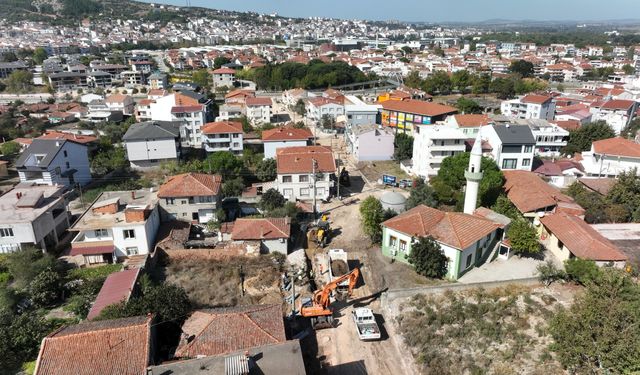 Belediye fen işleri ekipleri, Yeniceköy Mahallesi Kocatepe Caddesi'nde...