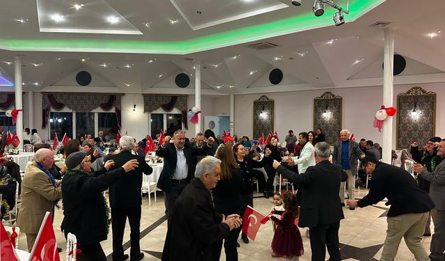 Huzurevi sakinleri erken yılbaşı kutlamasında buluştu