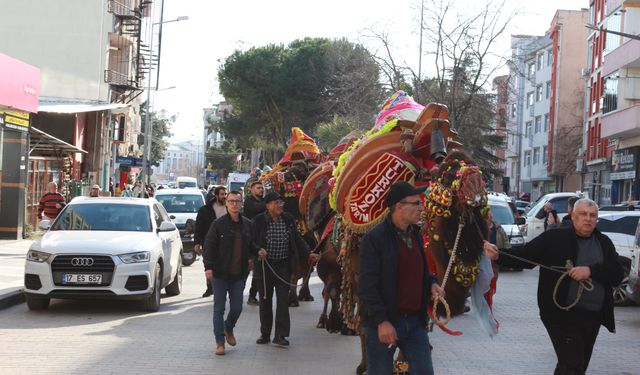 Biga’da deve güreşi öncesi renkli kortej