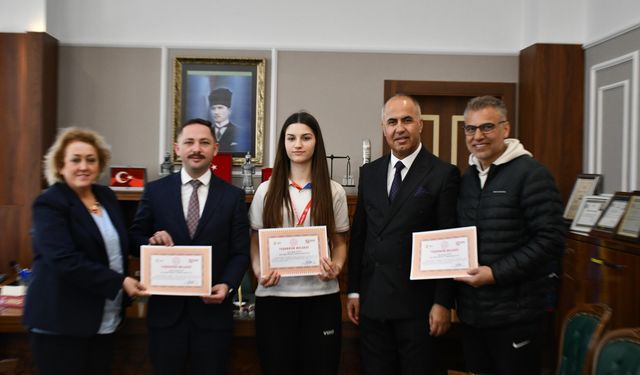 Rabia Cesur Boks Müsabakalarında İl birincisi oldu