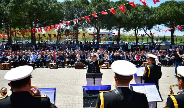 Çanakkale Boğaz ve Garnizon Komutanlığı Bandosu'ndan Balıklıçeşme'de 23 Nisan konseri