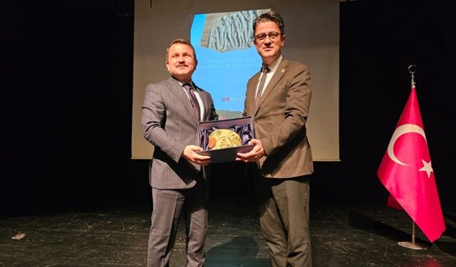İsmail Kaşdemir’e ÇOMÜ’den Anlamlı Ödül