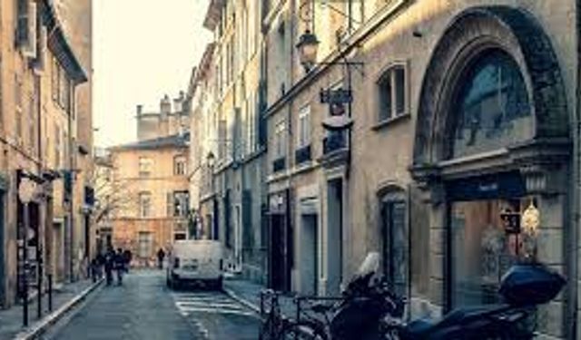 CADDEYE BAKMALARIM VAR