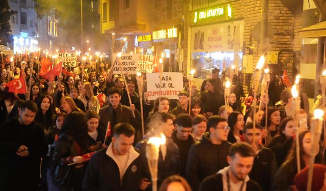 Biga’da Cumhuriyet Yürüyüşü coşkusu sokaklara sığmadı!