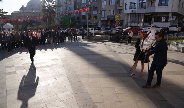 Öğretmenler Günü çelenk töreni düzenlendi