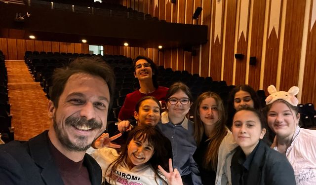 Biga Belediyesi İlçe Tiyatrosu'ndan yeni oyun: “Emek Dünyanın En Güzel Şiiri”