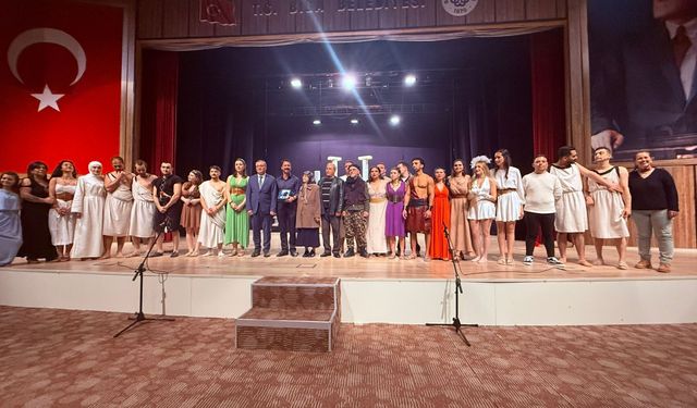 Direklerarası Seyirci Ödülleri’nde Biga Belediyesi İlçe Tiyatrosu’na büyük ödül