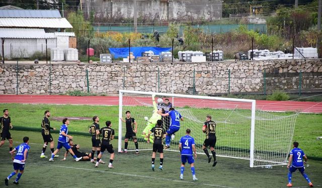 Bigaspor Evinde 2 Golle Kazandı: 1922 Akşehirspor'u 2-0 Mağlup Etti