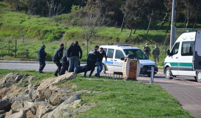 Hintli Gemicinin Cansız Bedeni Gelibolu Sahiline Vurdu