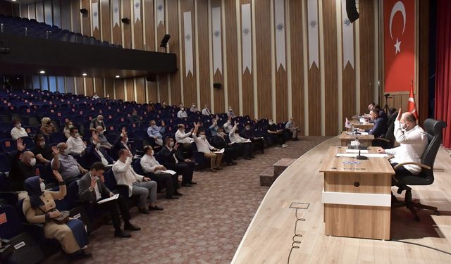 Biga Belediye Meclisi, sürpriz sonuçlu seçimin ardından ilk toplantısını yaptı