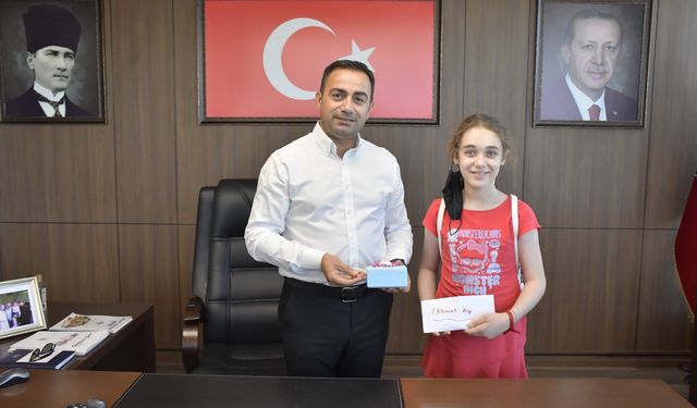 Elifnaz’dan Ahmet Alp İçin Örnek Davranış