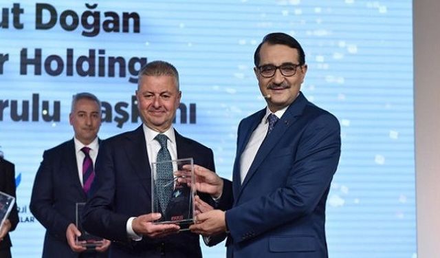 Doğanlar Holding Enerji Zirvesi'nde Ödül Aldı